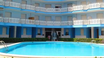 Apartment | Pool | Outdoor pool