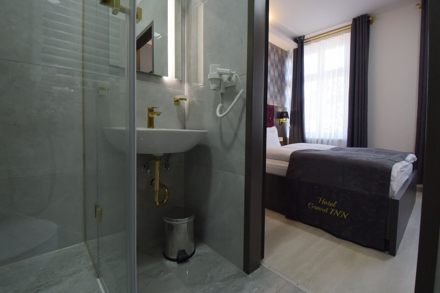 Double Room | Desk, iron/ironing board, free WiFi