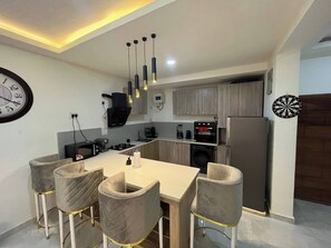 Apartament, 3 dormitoris, balcó | Servei de restauració