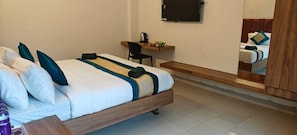 Desk, laptop workspace - Hotel GT Galaxy (Chennai)
