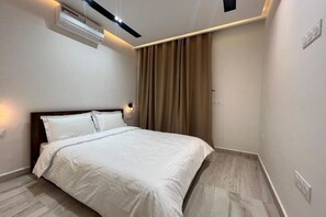 2 chambres, fer et planche à repasser, Wi-Fi, draps fournis