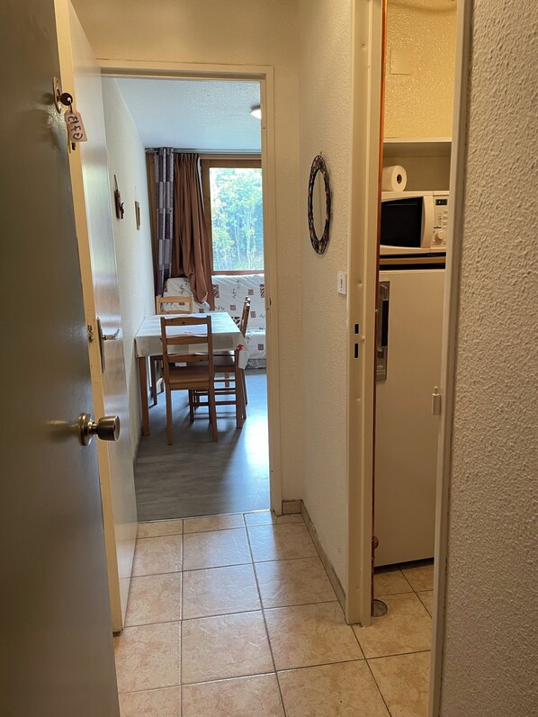 Dining - Apparently seen tracks (Villarembert)