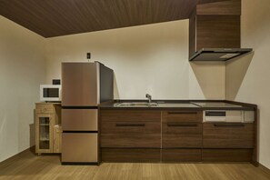 Private kitchen - Okunoyado Fuku 1F Max. 7 persons 4-way access for comfortable travel (大阪市)