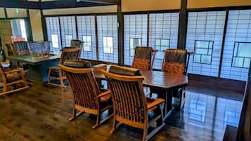 Villa, 1 Bedroom | In-room dining