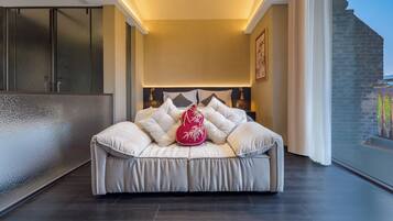 Luxury Double Room, Refrigerator, Lake View | Free minibar, desk, laptop workspace, free WiFi