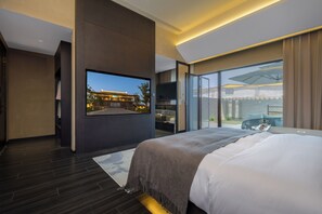 Luksus-dobbeltrom, bakgårdsutsikt | Minibar (inkludert), skrivebord og skrivebord for bærbar PC