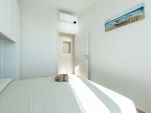 2 bedrooms, travel cot, free WiFi