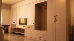 Executive Suite, City View - The Layover Hotel (Dimapur)