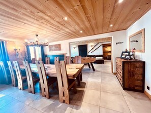 Dining - Chalet with sauna, at the foot of the pistes, sleeps 7 (Demi-Quartier)
