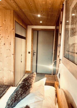 2 bedrooms, in-room safe, desk, iron/ironing board - Chalet with sauna, at the foot of the pistes, sleeps 7 (Demi-Quartier)