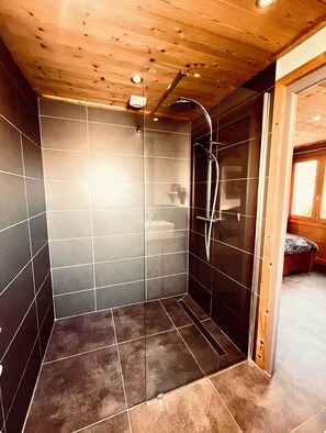 Dusche, Haartrockner, HandtĂŒcher