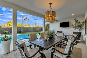Outdoor dining - The Wentworth Luxe Retreat |Pool| Al-Fresco Living (Scottsdale)
