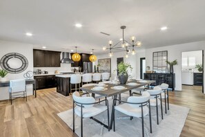 Dining - The Wentworth Luxe Retreat |Pool| Al-Fresco Living (Scottsdale)