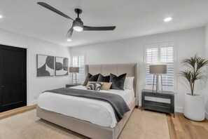 4 bedrooms, desk, iron/ironing board, travel crib - The Wentworth Luxe Retreat |Pool| Al-Fresco Living (Scottsdale)