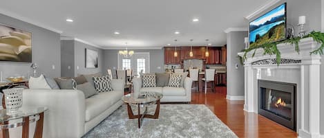 Smart TV, fireplace
