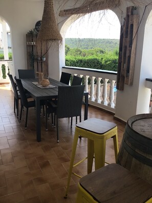 Outdoor dining - Spacious villa in a quiet area with pleasant pool area (L escala)