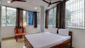 Habitación doble clásica, vista a la ciudad | Wifi gratis y ropa de cama