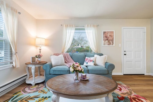 Cozy Country Cottage ~ Fire Pit