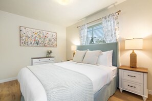 2 室のベッドルーム、アイロン / アイロン台、WiFi (無料)、ベッドシーツ