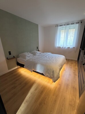 3 bedrooms, iron/ironing board, free WiFi, bed sheets