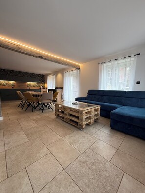Smart TV - At 162 • Cosy 8-person house in the heart of the Vosges mountains (Anould)