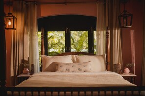 Kamar Double | Seprai premium, selimut bulu angsa, busa memori, dan isi minibar gratis