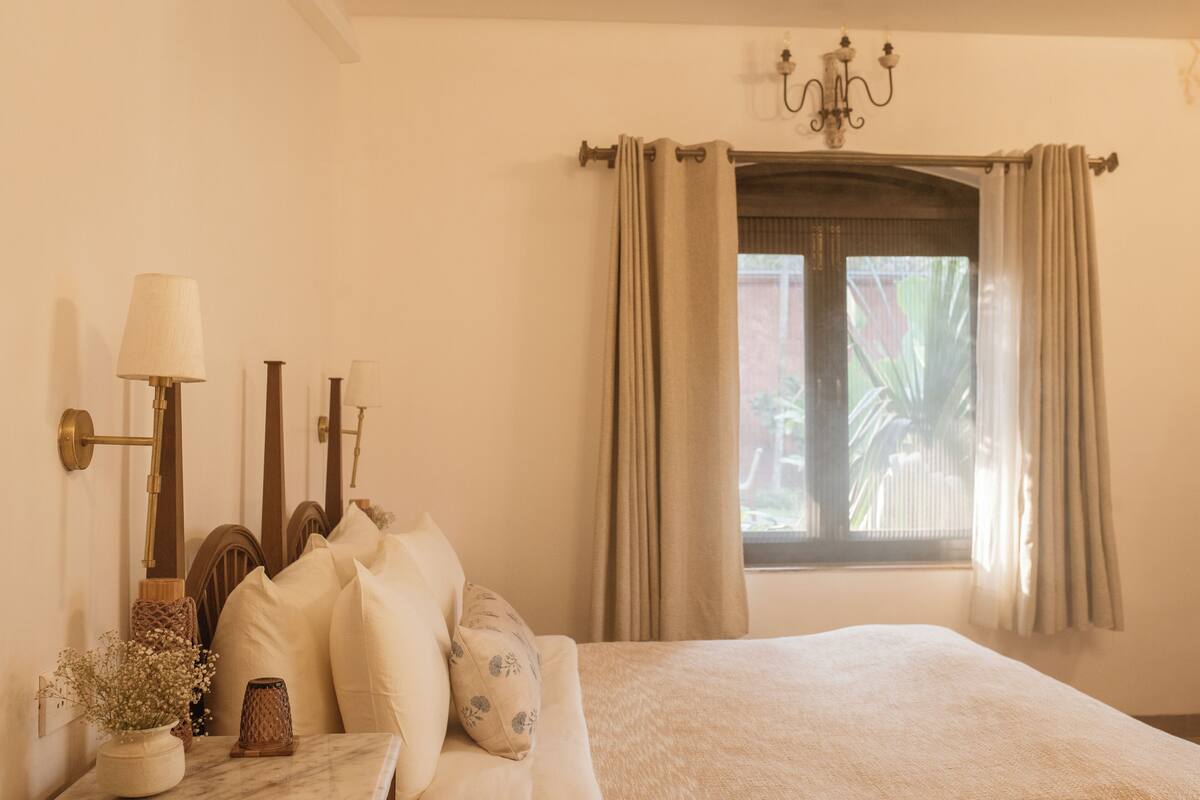 Sengetøy av topp kvalitet, dundyner og memory foam-senger