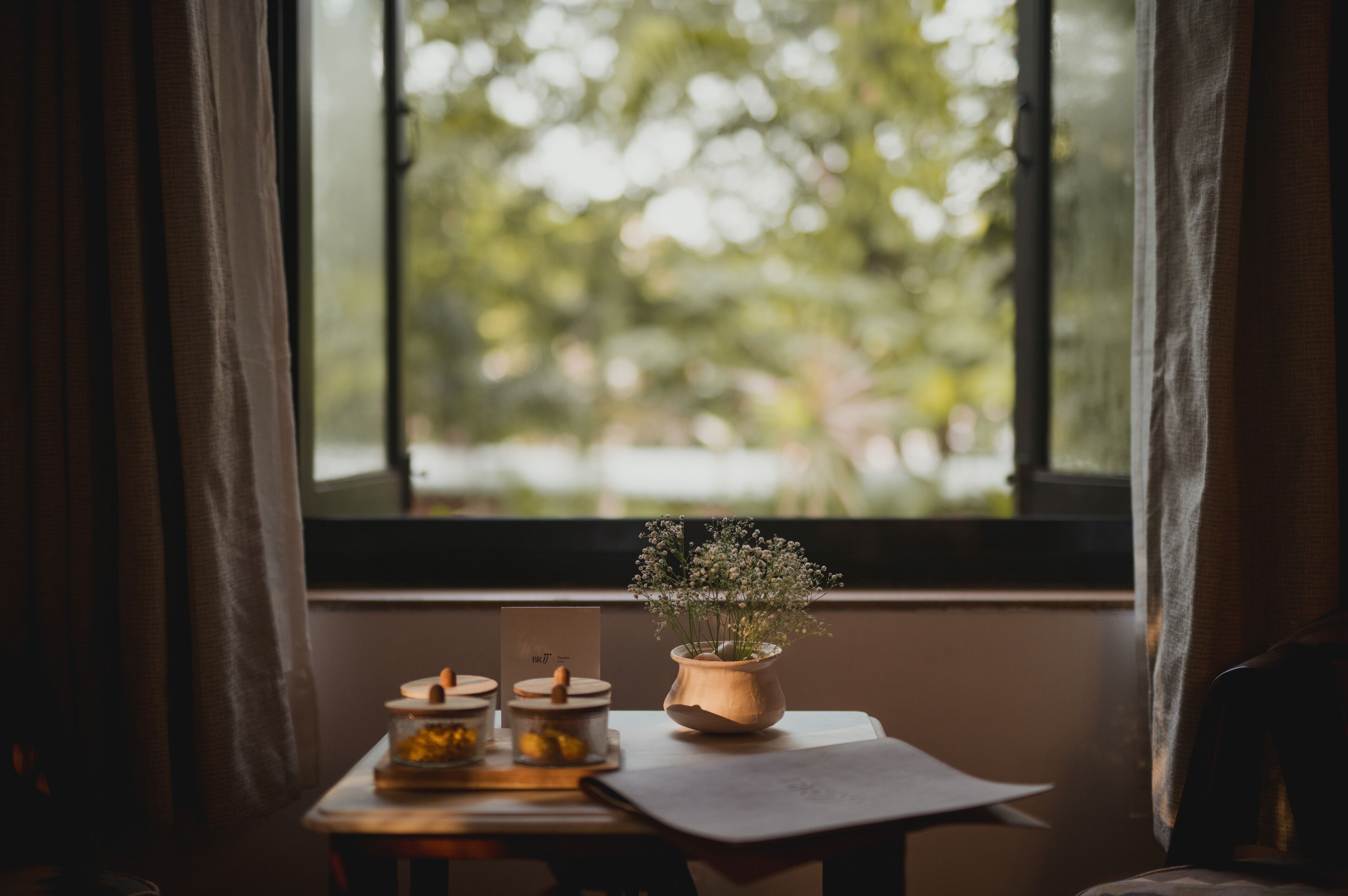 Malpona | Premium bedding, down comforters, memory foam beds, free minibar items