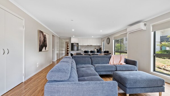 Smart TV, DVD player