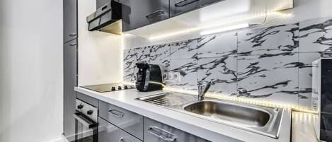 Refrigerador, microondas, horno y parrilla de estufa