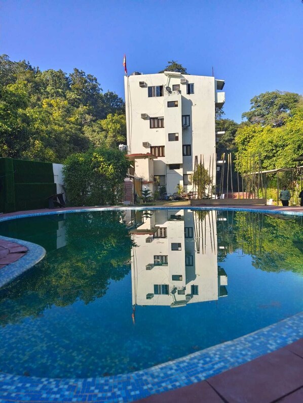 Front of property - Holiday Highlight By Golden Castle Hotel (Ramnagar)