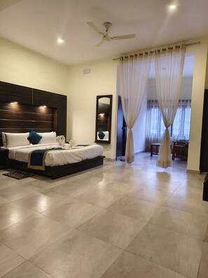 Executive Double Room | Free WiFi