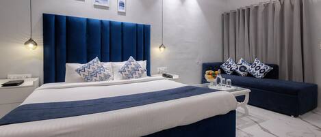 Escritorio y espacio para trabajar con laptop