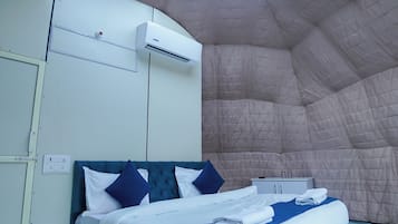 Deluxe Single Room, River View | Blackout curtains, free WiFi