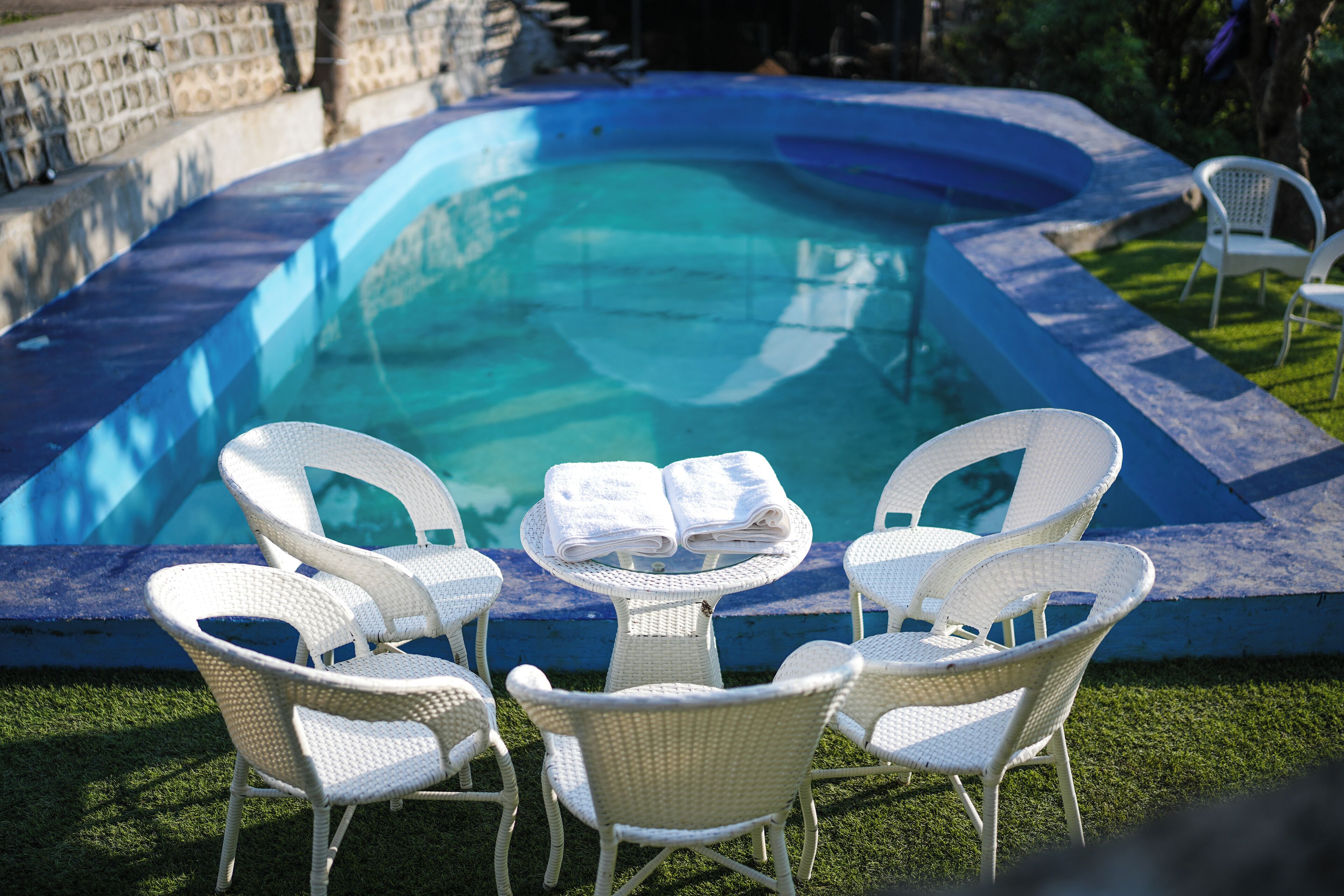 Kauden mukainen ulkouima-allas