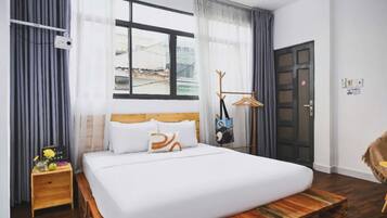 Executive Double Room, 1 Queen Bed, Refrigerator & Microwave, City View | Minibar, soundproofing, iron/ironing board, free WiFi