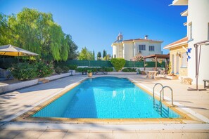 Villa, 3 Yatak Odası, Kişiye Özel Havuzlu, Bahçe Manzaralı | Havuz