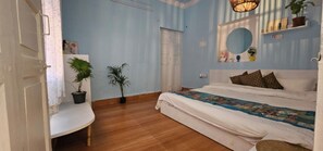 Desk, free WiFi - The Ganges By Boho Nomad Nook (Rishikesh)