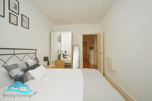 Apartment | 2 bedrooms, free WiFi, bed sheets - 2 Bed Flat - Sleeps 6 - Parking - Wifi (Manchester)