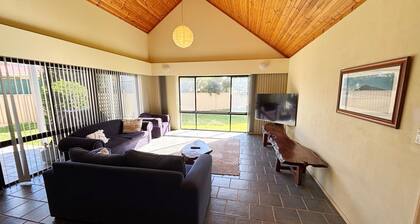 Lazy Choose-Day is a delightful three-bedroom holiday home in the heart of picturesque Hat Head.