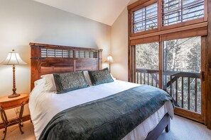 3 bedrooms, travel cot, free WiFi, bed sheets