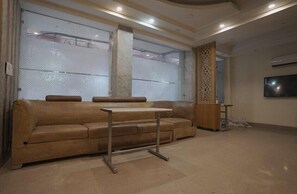 Standard Double Room, City View | Living area