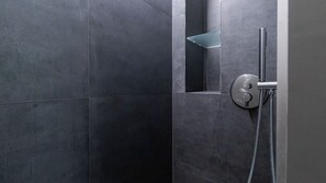 Apartment (1 Bedroom) | Badezimmer | Dusche, Bidet