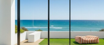 Henley Beachfront Luxury Home With Sauna Just 200m From Henley Square!