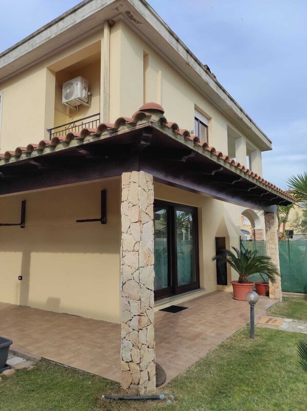 Exterior detail - Julia House (Coop. Cento)