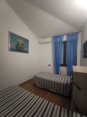 3 bedrooms, iron/ironing board, bed sheets