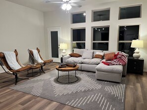 House, 4 Bedrooms, Smoking, Balcony | Living area - Balmoral Lakeside 5br 4ba House (Houston)