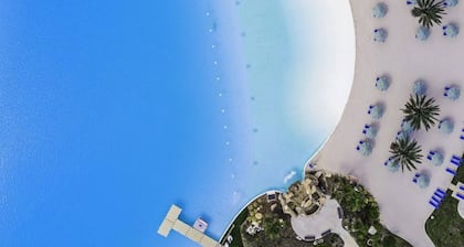 Balmoral Lakeside 5br 4ba House