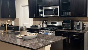 House, 4 Bedrooms, Smoking, Balcony | Interior