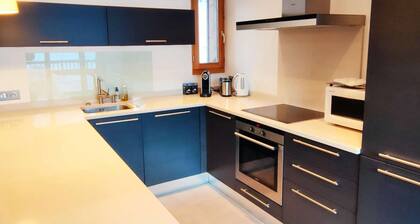 Chalet confortable au pied des pistes avec terrasse et parking